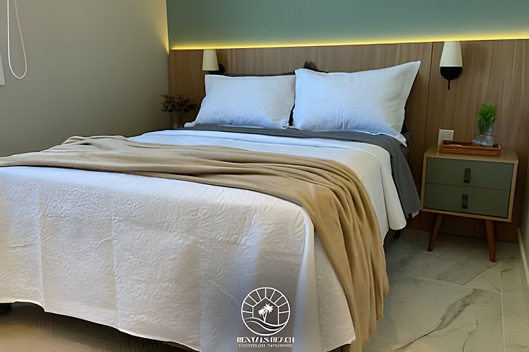 Apto com ar-condicionado | Piscina | 3 min do mar