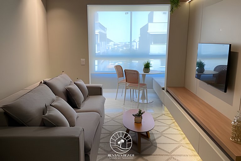 Apto com ar-condicionado | Piscina | 3 min do mar