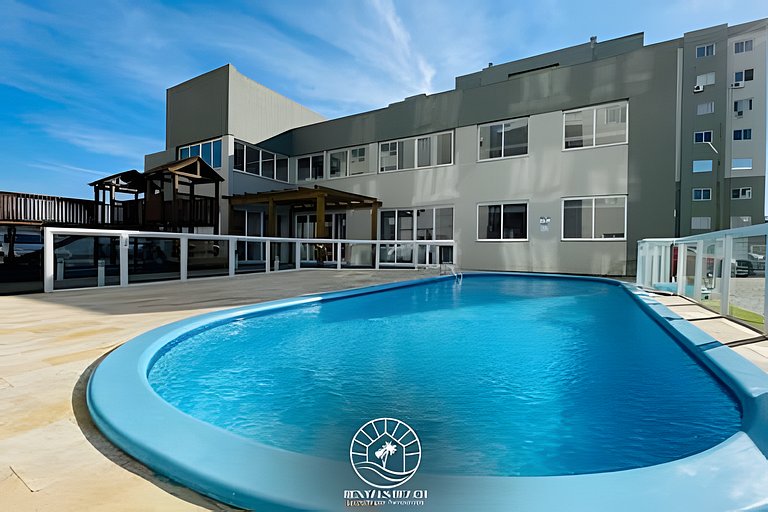Apto com ar-condicionado | Piscina | 3 min do mar