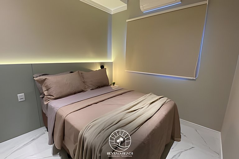 Apto com ar-condicionado | Piscina | 3 min do mar