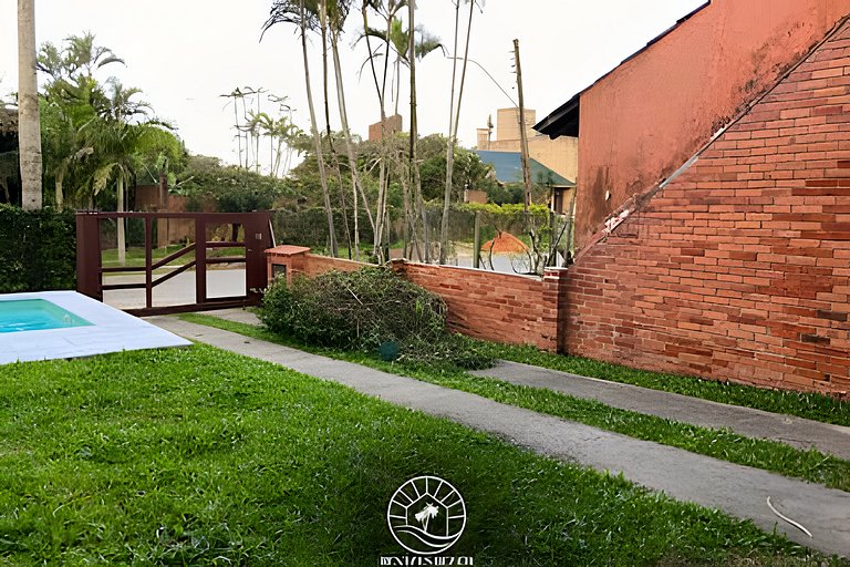 Casa c/ piscina a menos de 50m do mar | Aceita Pet
