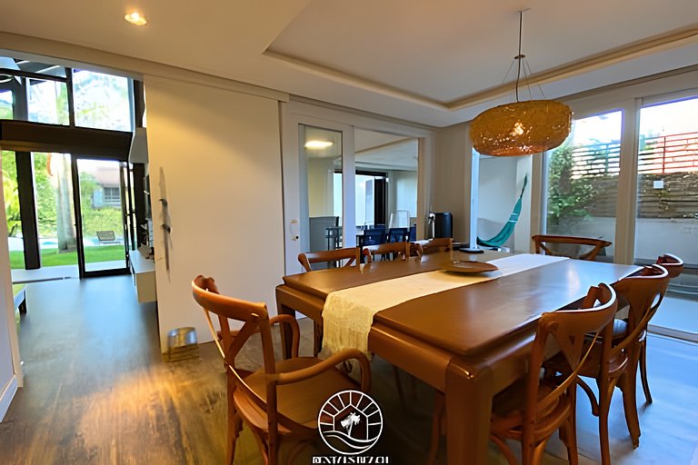 Casa c/ piscina a menos de 50m do mar | Aceita Pet