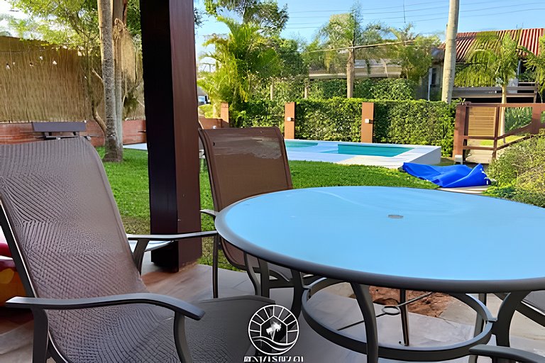 Casa c/ piscina | Ar | 50mts do mar | Aceita Pet