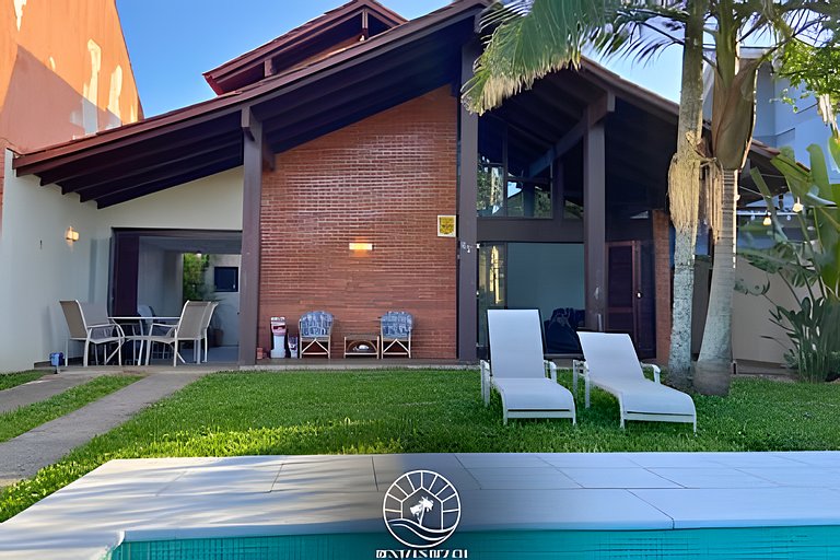 Casa c/ piscina a menos de 50m do mar | Aceita Pet