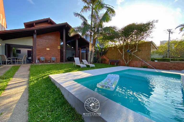 Casa c/ piscina a menos de 50m do mar | Aceita Pet