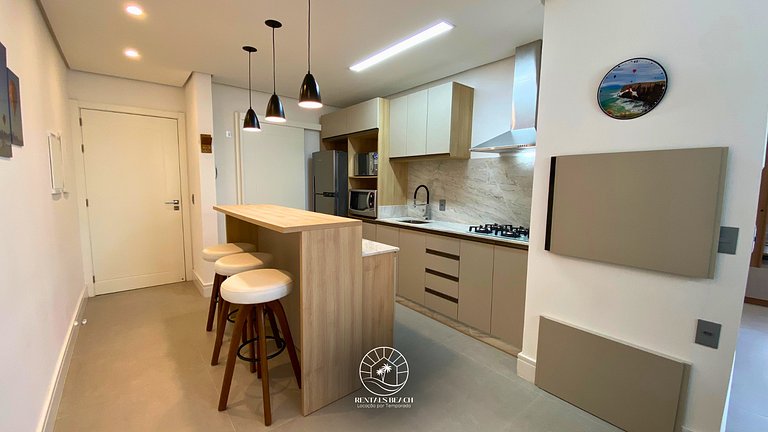 Apto central | Ar condicionado | 200mts do mar