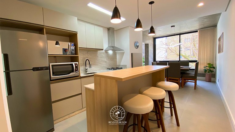 Apto central | Ar condicionado | 200mts do mar