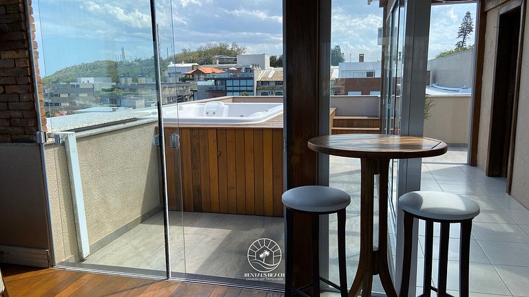 Cobertura exclusiva de frente para o mar