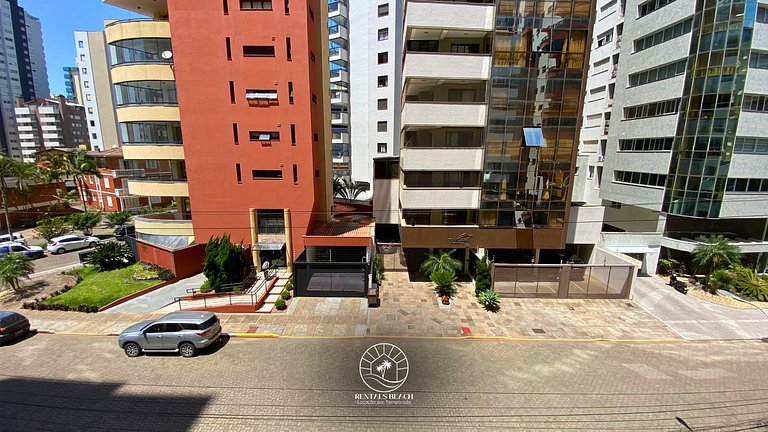 Apto a menos de 300m da Praia Grande Quatro Praças