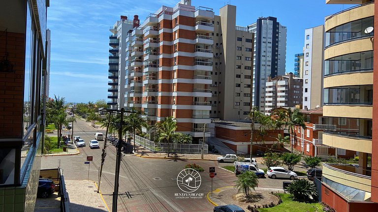 Apto a menos de 300m da Praia Grande Quatro Praças