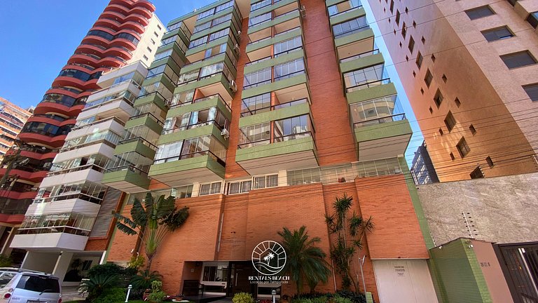 Apto a menos de 300m da Praia Grande Quatro Praças