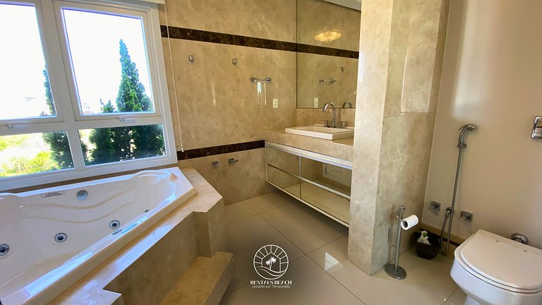 Casa Condomínio 5 suítes com piscina a 350m do mar