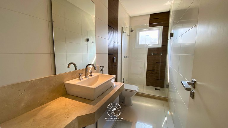 Casa Condomínio 5 suítes com piscina a 350m do mar