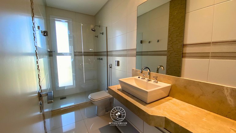 Casa Condomínio 5 suítes com piscina a 350m do mar