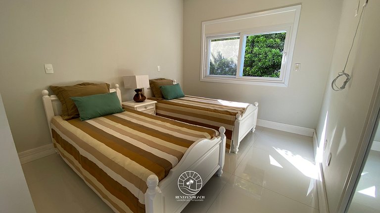 Casa Condomínio 5 suítes com piscina a 350m do mar