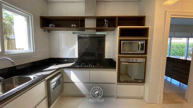 Casa Condomínio 5 suítes com piscina a 350m do mar