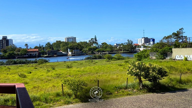 Sobrado aconchegante próximo do mar