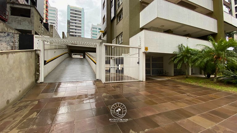 Apto a 300m do mar próximo e do lado Quatro Praças