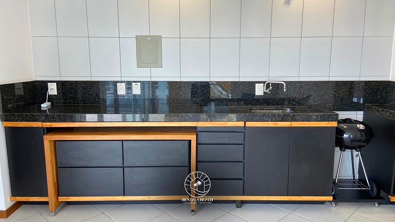 Cobertura com e 3 suítes a 350mts do mar