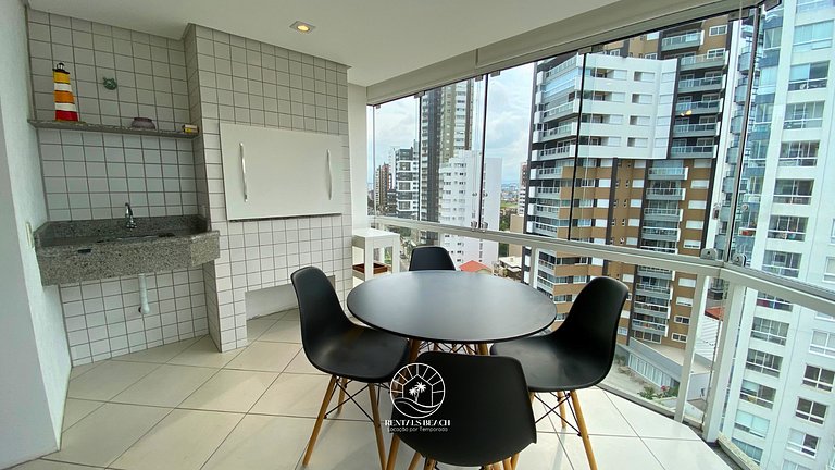 Cobertura com e 3 suítes a 350mts do mar