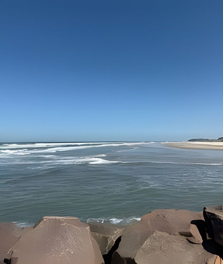 Apto 3 suíte com piscina a 190mts do mar