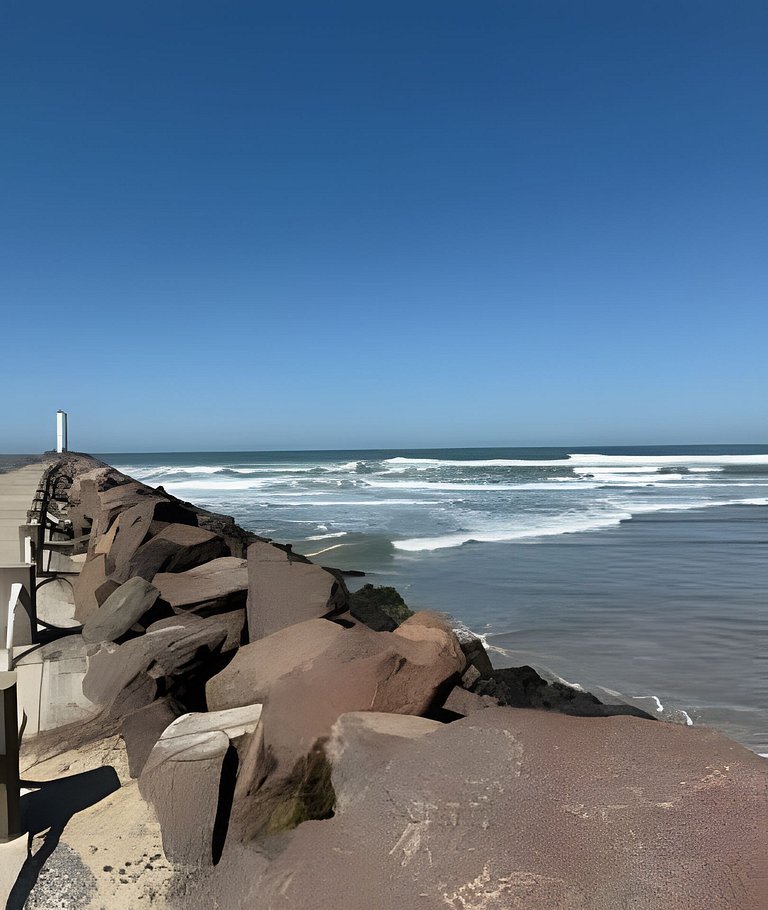 Apto 3 suíte com piscina a 190mts do mar