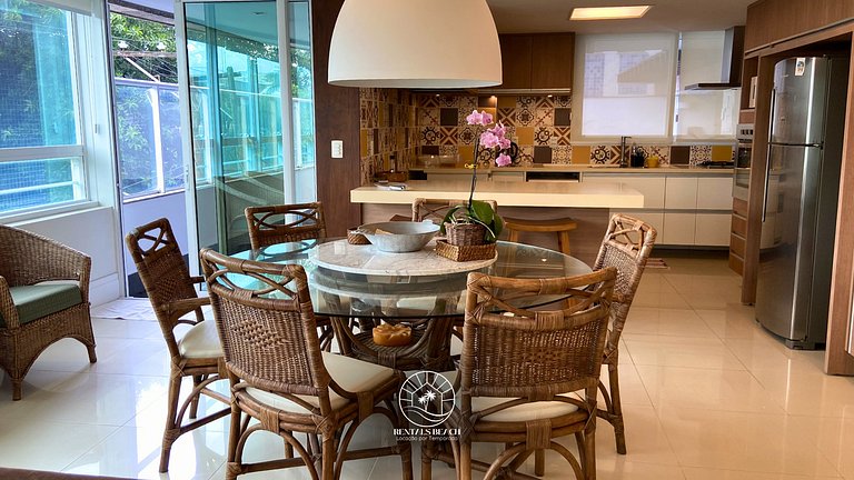 Apto 3 suíte com piscina a 190mts do mar