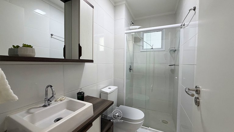 Apto com ar-condicionado | Piscina | 500m do mar