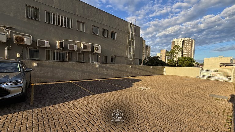 Apto com ar-condicionado | Piscina | 500m do mar