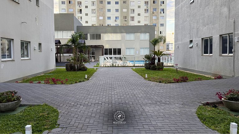 Apto com ar-condicionado | Piscina | 500m do mar