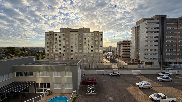 Apto com ar-condicionado | Piscina | 500m do mar